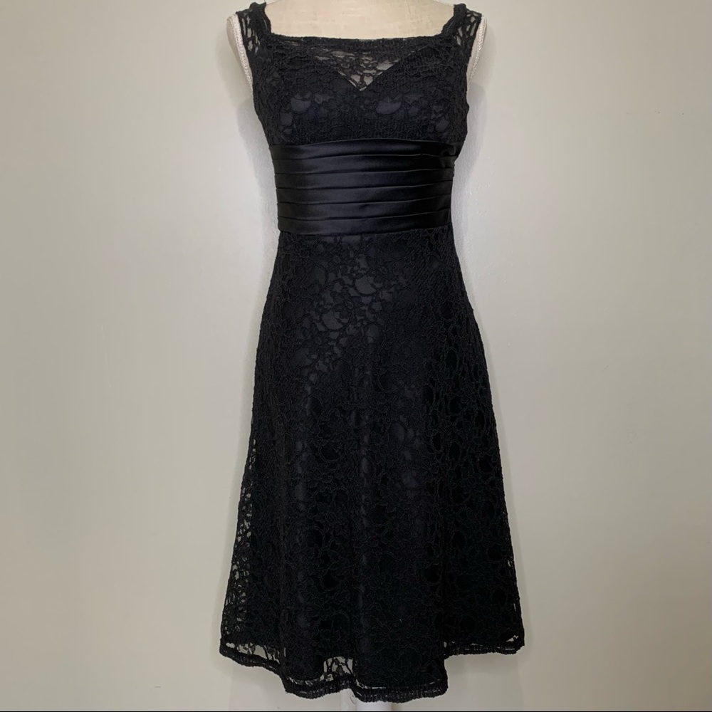 White House Black Market Size 0 Black Lace Floral Sleeveless Dress